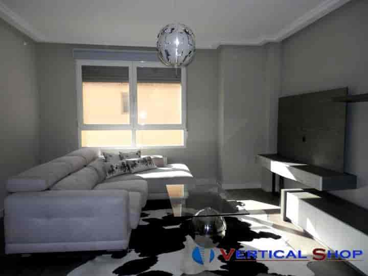 Stylish 3-Bedroom Apartment with Garage in Caudete, Albacete