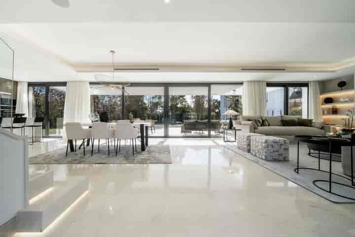 Luxuosos moradias modernas em Marbella, perfeitamente posicionado perto de Estepona