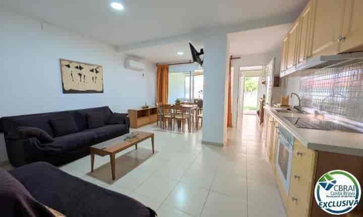 Charming Ground Floor Apartment in Santa Margarita, Roses - Costa Brava