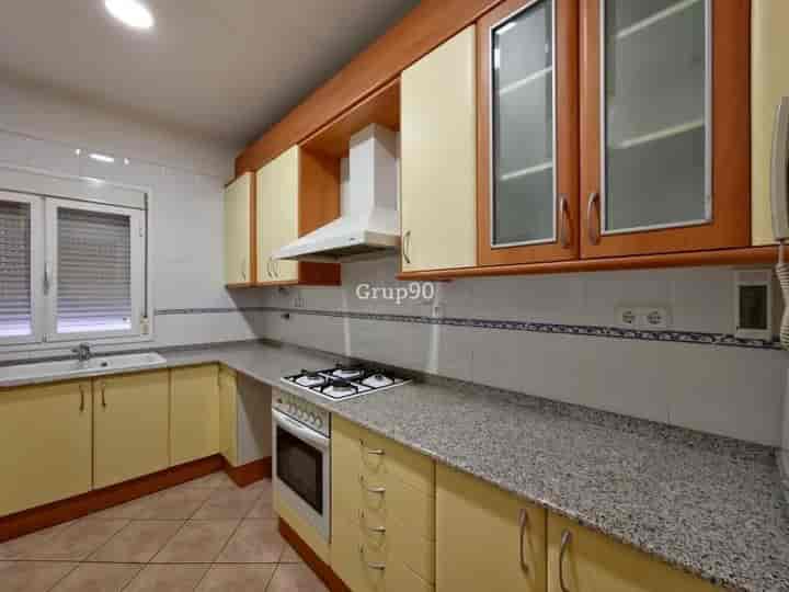 Spacious 3-Bedroom Apartment in Paer Casanovas