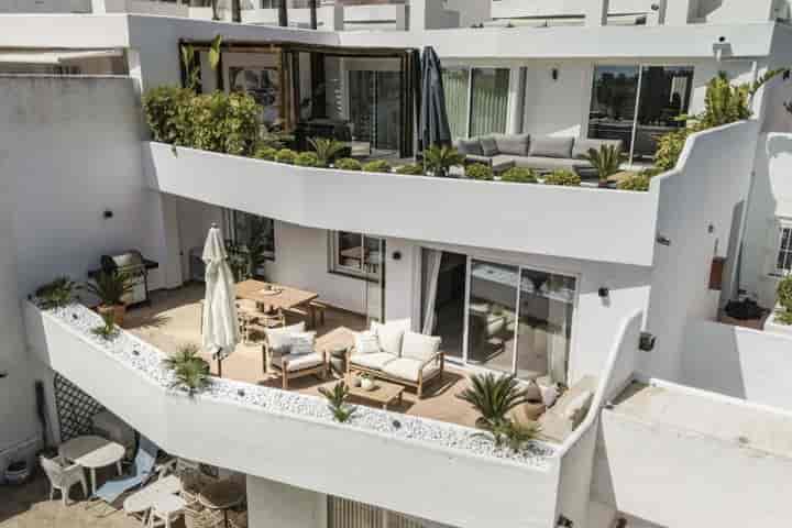 Stunning Modern Luxury Apartment with Panoramic Views in Nueva Andalucía