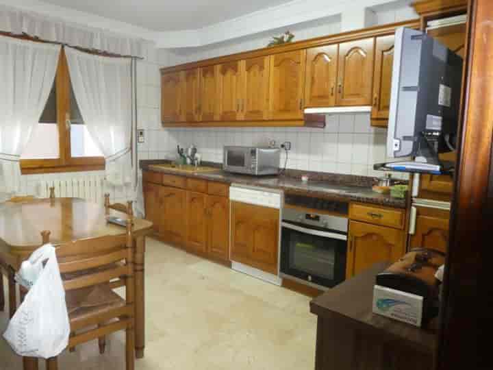 Espaçoso apartamento com 3 quartos em Tarazona, Zaragoza