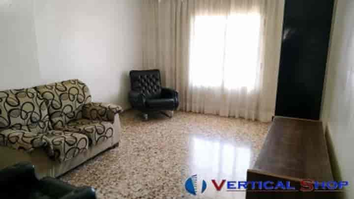 Charming 4-Bedroom Home in Avinguda Valencia