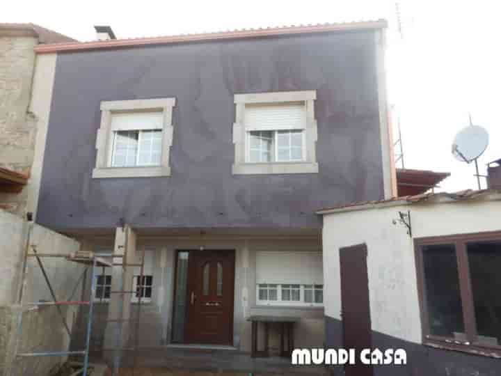 Spacious Recently Renovated Home in Taragoña, Rianxo