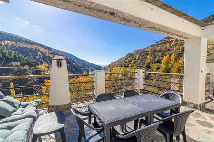 Charming Penthouse Retreat in Trevélez, Alpujarras