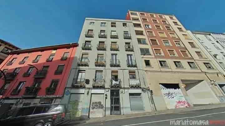 Great Deal! 3-Bedroom Apartment on Avenida Miraflores, Bilbao