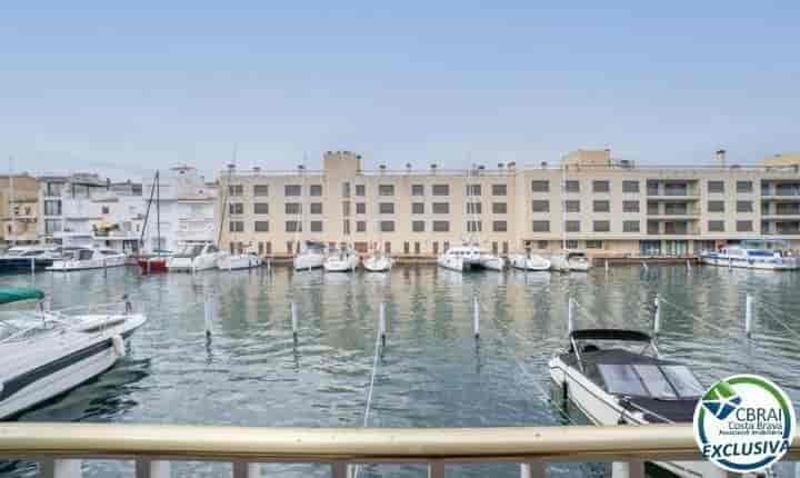 Charming Apartment in Port Moxó, Empuriabrava - Canal Views Await!