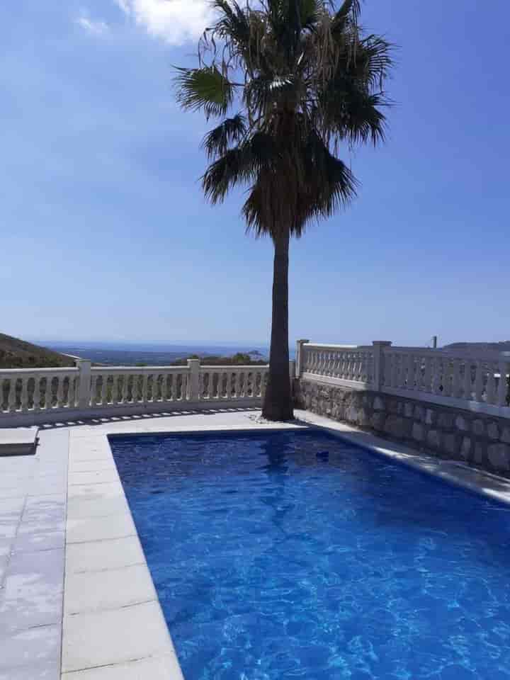 Cortijo House in Salobreña: Nature and Sea Views Awaits!