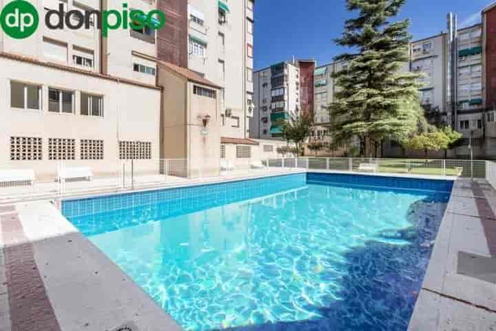 Spacious 4-Bedroom Apartment in Popular Granada Neighborhood