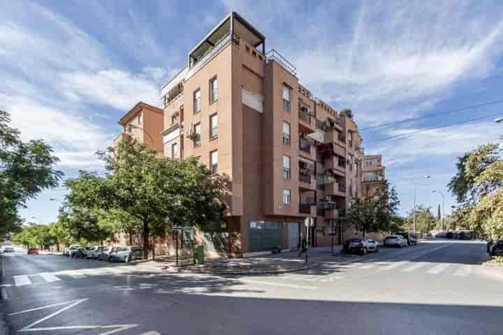 Sunny 2-Bedroom Apartment in the Heart of Los Periodistas, Granada