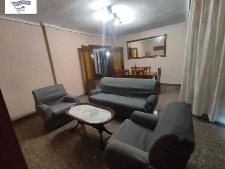 Comfortable Room for Rent in a Spacious 4-Bedroom Flat with Elevator - Ideal Location