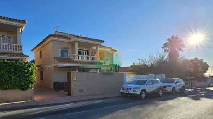 Charming Bungalow in Sunnydale Neighborhood