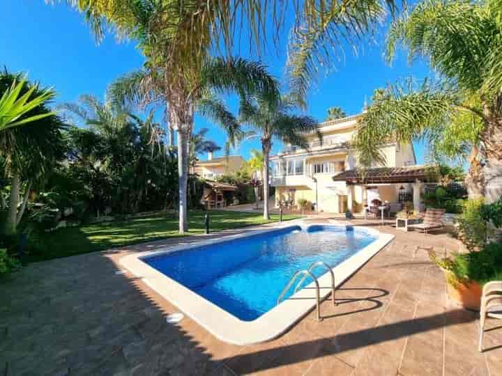 Stunning 4-Bedroom Chalet with Pool and Sea Views in Altafulla's Brisas del Mar