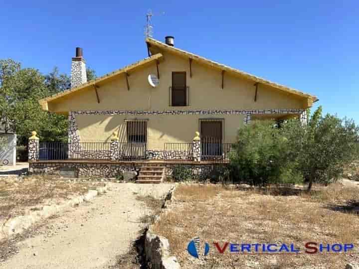 Chalet for Sale in Caudete, Albacete - Perfect for Animal Lovers!