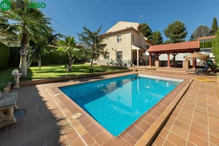 Stunning Chalet for Sale in Otura - 872m² Plot!