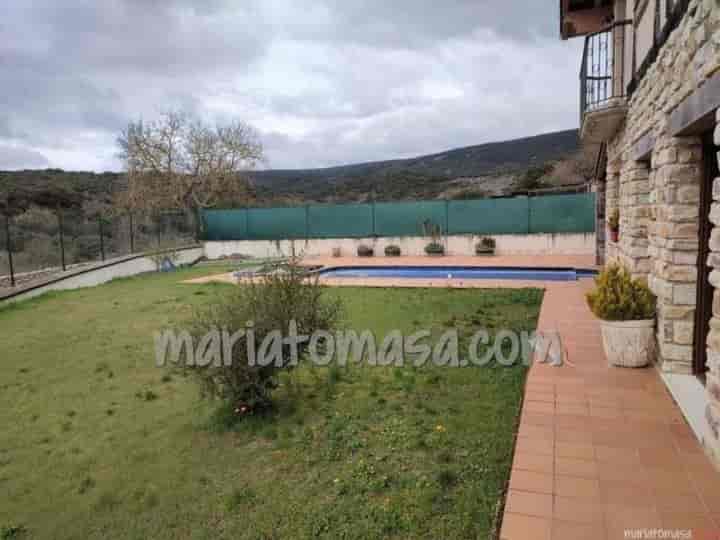 Stunning Villa in Inhueto Arriba, Just 12km from Vitoria-Gasteiz