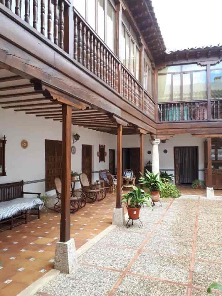 Unique Family Home in Almagro City Center