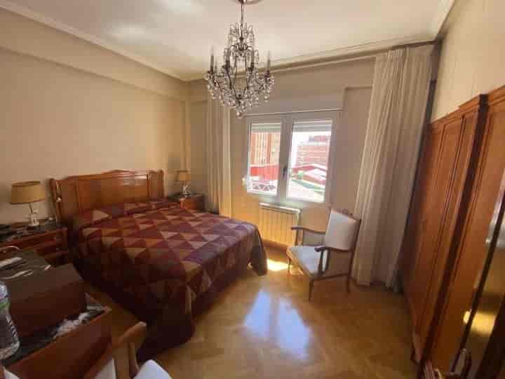 Spacious 3-Bedroom Apartment in Paseo Zorrilla, Just Steps from El Corte Inglés