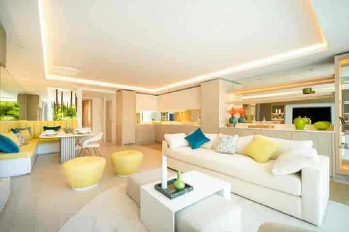 Granados 1-2: Luxury Living in Puente Romano, Marbella