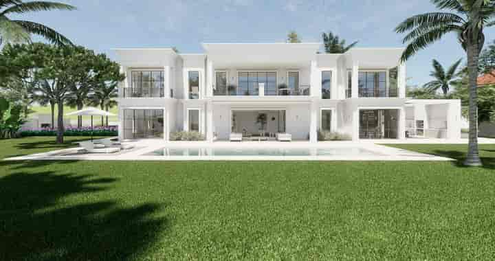 Luxurious Villa with Stunning Sea and Golf Views in El Paraíso Alto