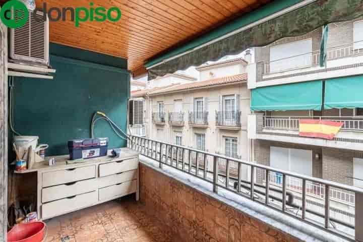 Spacious 5-Bedroom Apartment on San Antón Street, Granada