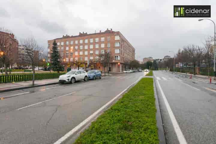 Spacious Apartment for Sale in Sadar, Pamplona - Perfect for Investors!