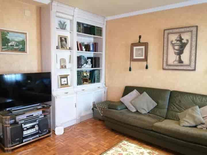 Spacious 3-Bedroom Apartment in Central Tudela, Navarra