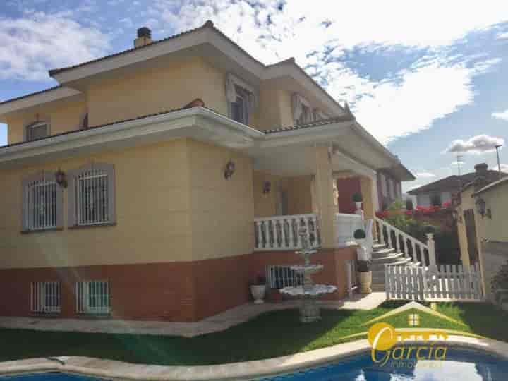 Spacious Villa in Calle Cartagena, Mérida – Your Dream Home Awaits!