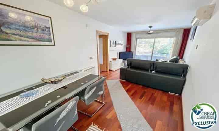 Modern Apartment in the Heart of Roses, Costa Brava