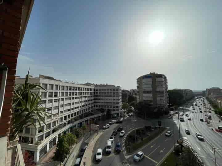 Spacious 4-Bedroom Apartment in Central Murcia - Av de la Libertad