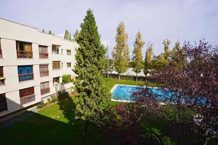 Charming Studio in Las Rozas - Perfect Location with Pool!