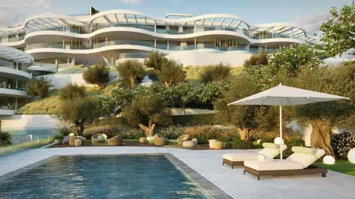 Luxury Living in Benahavís: Stunning Sea Views & Amenities