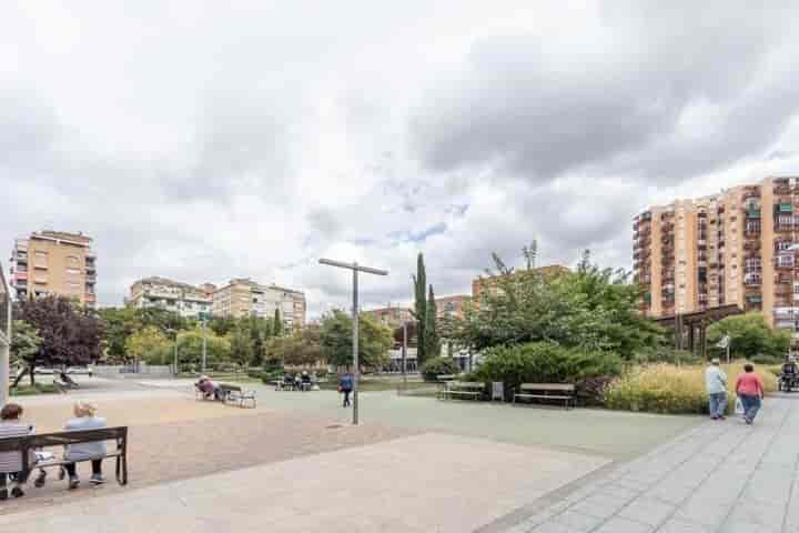 Sunny 3-Bedroom Apartment with Stunning Alhambra Views in Granada