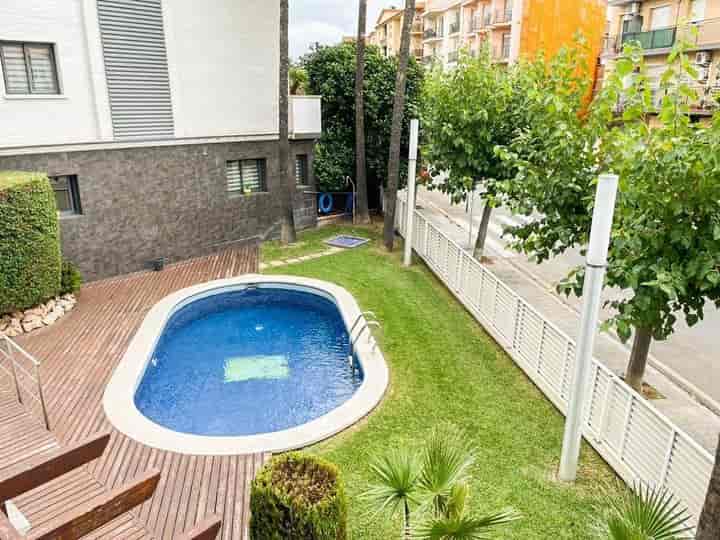 Charming Townhouse for Sale in Torredembarra - Laid-back Living with Pool & Garden