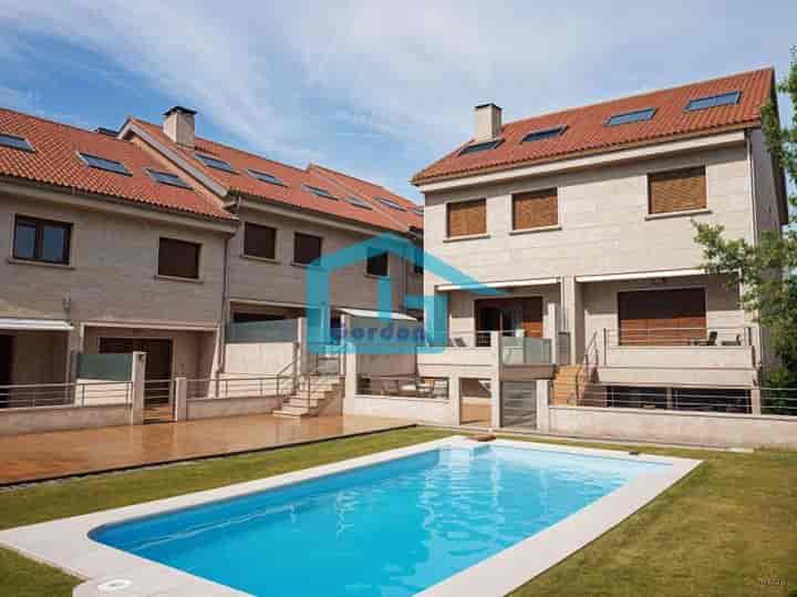 Stunning 3-Story Home in Sanxenxo – Just 900 Meters from Silgar