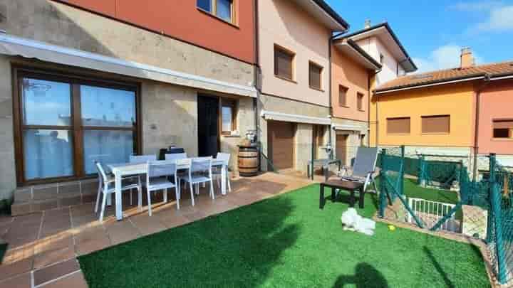 Chalet Adosado en Briones con Piscina y Jardín Comunitario