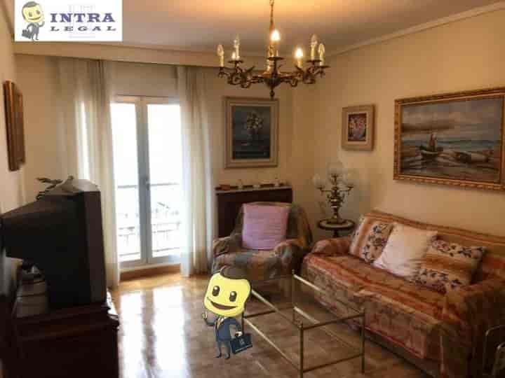 Spacious 3-Bedroom Apartment in Central Salamanca