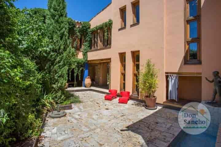 Stunning Modern Home in Simancas - A Perfect Blend of Charm and Luxury