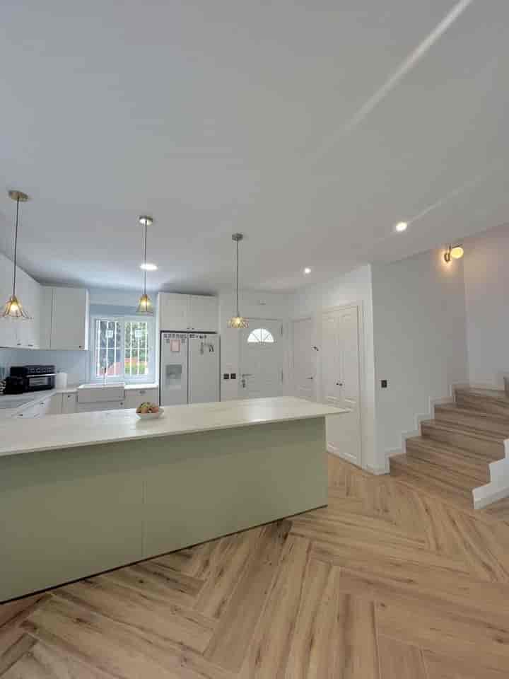 Elegante Villa bifamiliare a Monte Biarritz - Beachside Living!