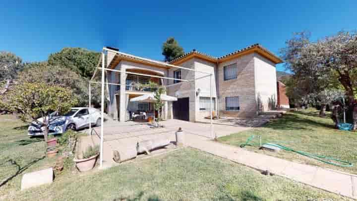 Charming Chalet in Quiet Córdoba Suburb