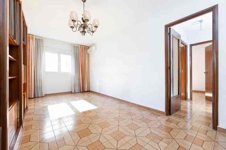 Sunny 3-Bedroom Apartment in Hípica - Perfect for Living or Investment!