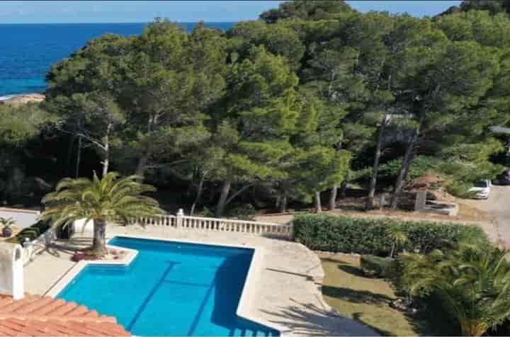 Beachfront Bliss in L'Ametlla de Mar - Spacious 5-Bedroom Villa