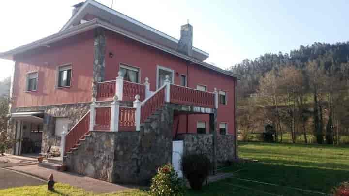 Spacious Family Home in Pravia, Valle Arango