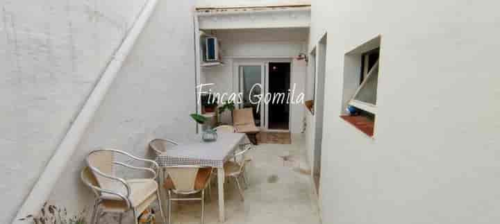 Stunning Ground Floor Apartment near Mahón Center