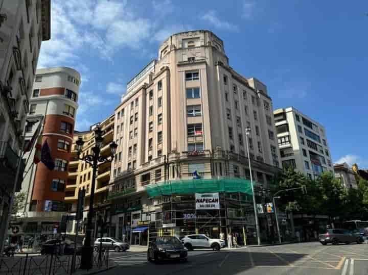 Spacious 160m² Corner Apartment in Central Santander, Right by the City Hall