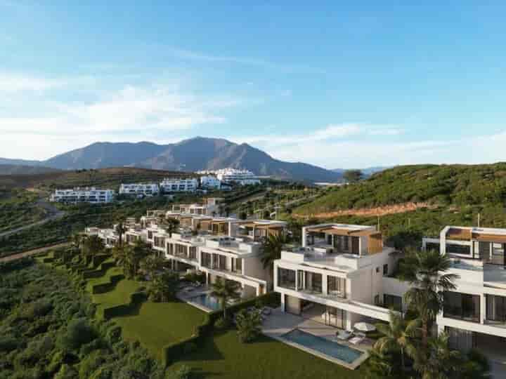 Luxury Living in Casares Costa: Your Dream Villa Awaits!