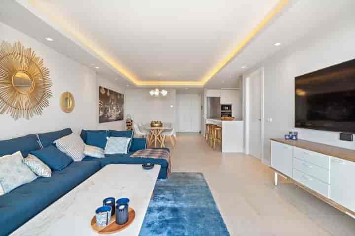 Atemberaubende 2-Zimmer-Apartment mit Meerblick in Nueva Andalucía
