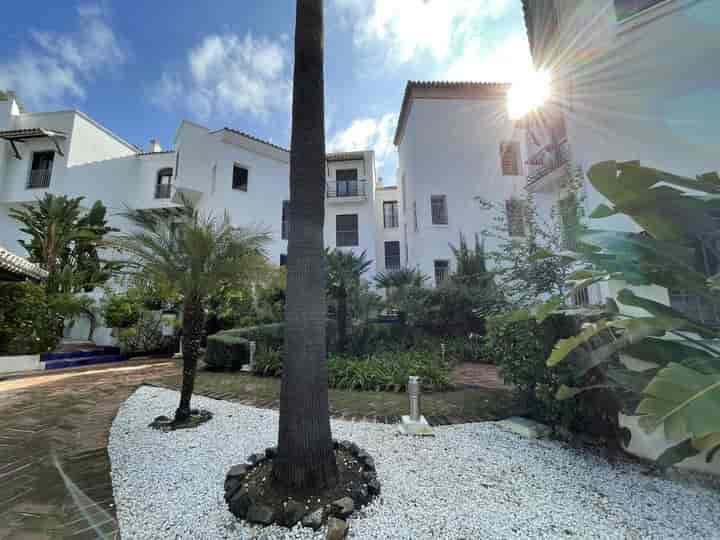 Dreibettzimmerwohnung in Los Arqueros, Benahavís