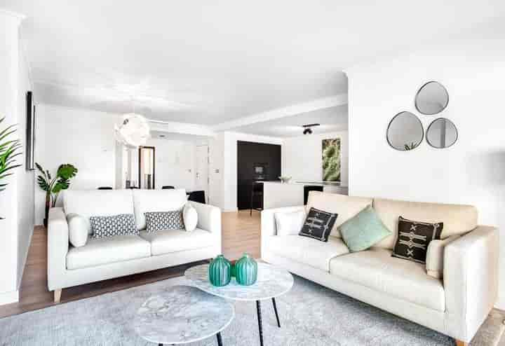 Stunning Erdgeschoss-Apartment in Elviria mit Meerblick