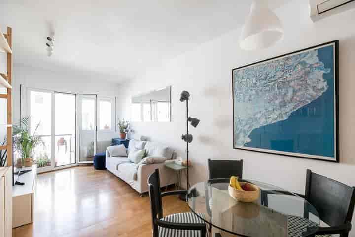 Bright 2-Bedroom Seasonal Rental in Poble Sec, Barcelona